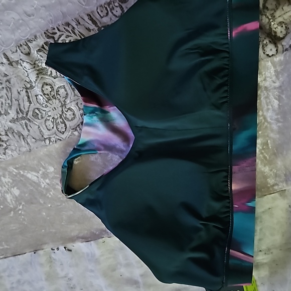 Tek Gear 2X  Ultra Stretch Medium Support V-neck Bra - Picture 6 of 7